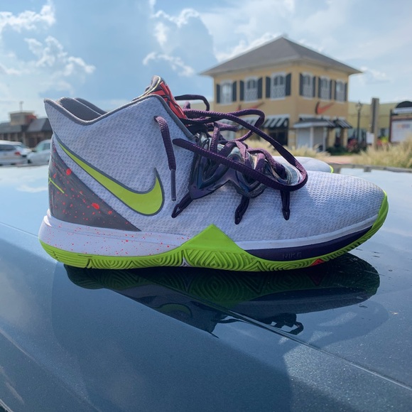 boys grade school kyrie 5